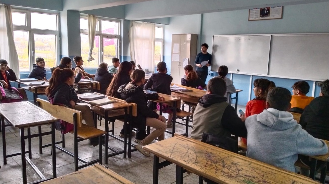 Öğrencilere, Verimli Ders Çalışma Teknikleri konusunda  seminer verildi.
